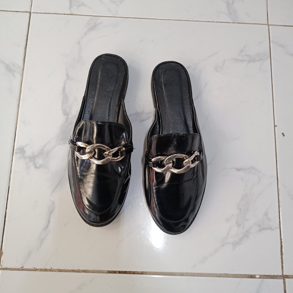 Sandals (Size 32)